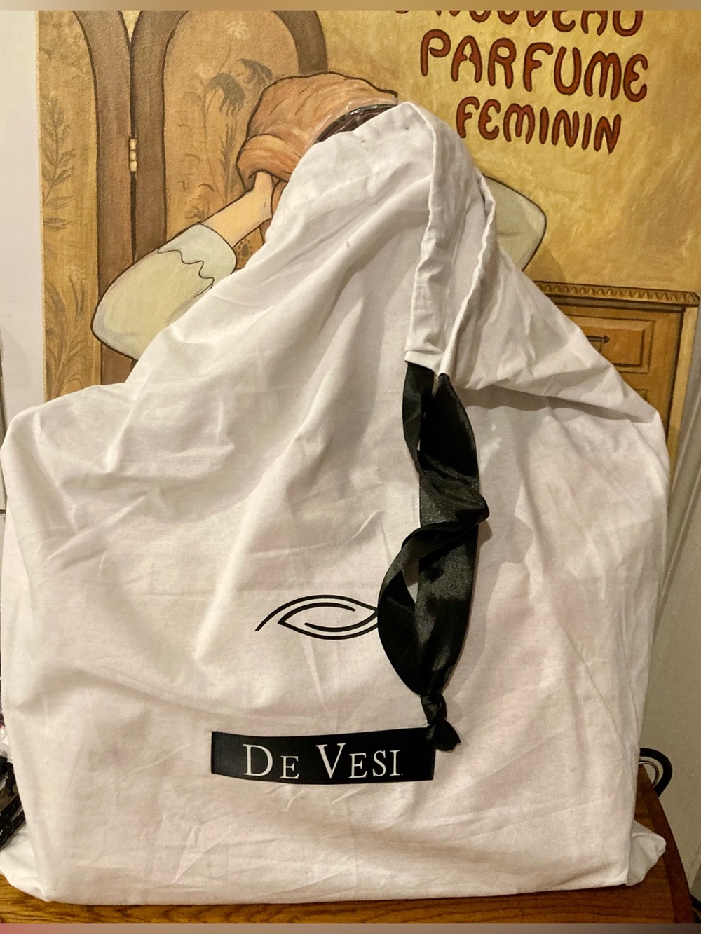 De Vesi Crocodile-Embossed Large Tote with Pouch + Dust Bag NWT - Picture 5 of 9